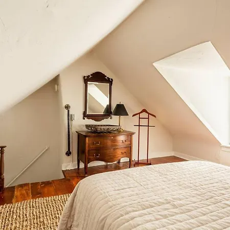 Saint Davids Cottage In Manayunk, Walk To Train, Main Street